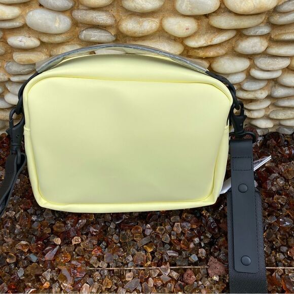 Rains Box Crossbody/Shoulder Bag Yellow (Straw) New! New w/Tag (NWT) Retail $110 - Picture 6 of 8